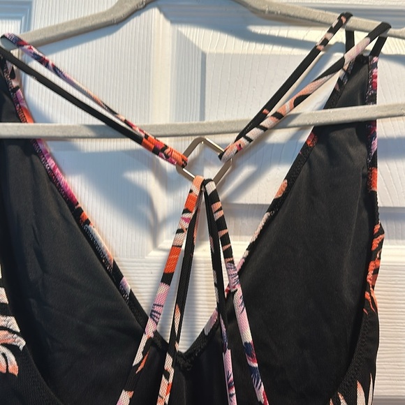 Volcom You Da Palm Black Tropical Floral Plunge One Piece Swimsuit S Low Back - Picture 8 of 9